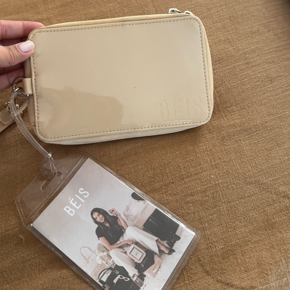 Beis Travel Wallet Beige Patent Leather With Strap‎